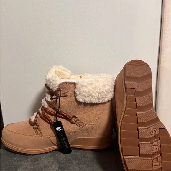 Sorel Women's Tan Winter Boots - Picture 2 of 3